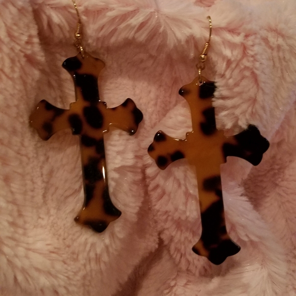 Jewelry - ☀️Tortoise Acrylic Cross Earrings☀️